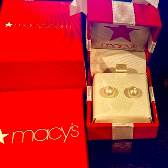 BRAND NEW MACY’S PEARL EARRINGS - Picture 3 of 4